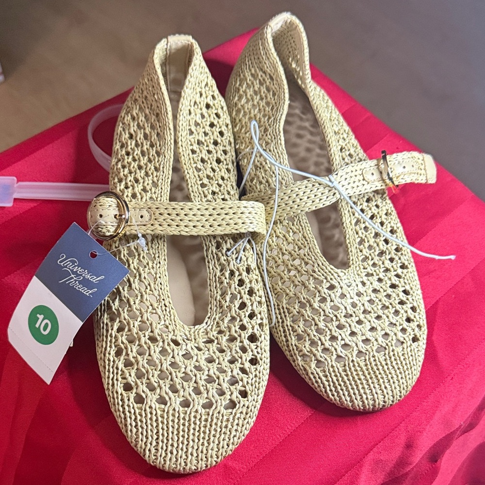 Universal Thread Women’s Knit Mary Jane Sandals
